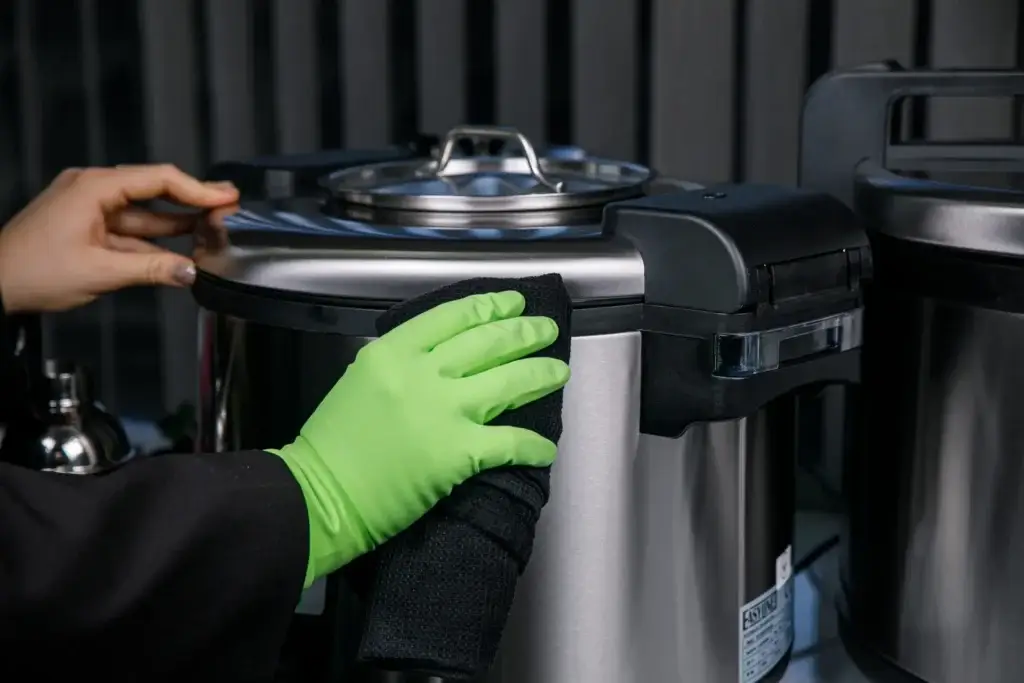 how to clean instant pot lid